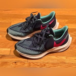 Nike Zoom tennis shoes